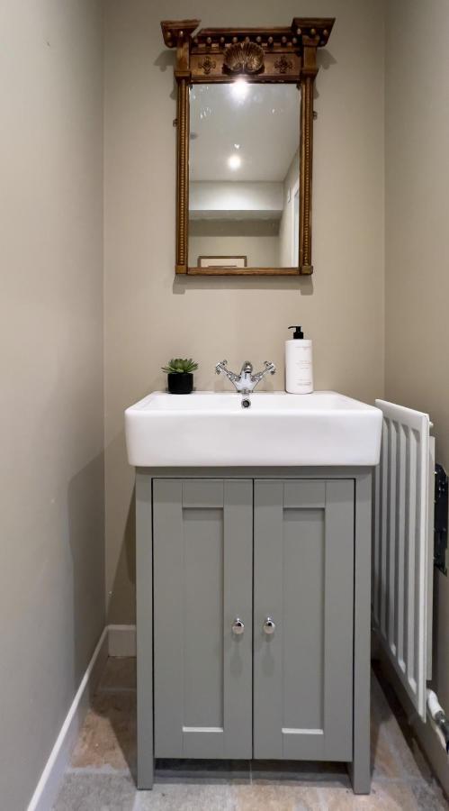 Converted Victorian Coach House With Hot Tub Stewartstown Exterior foto